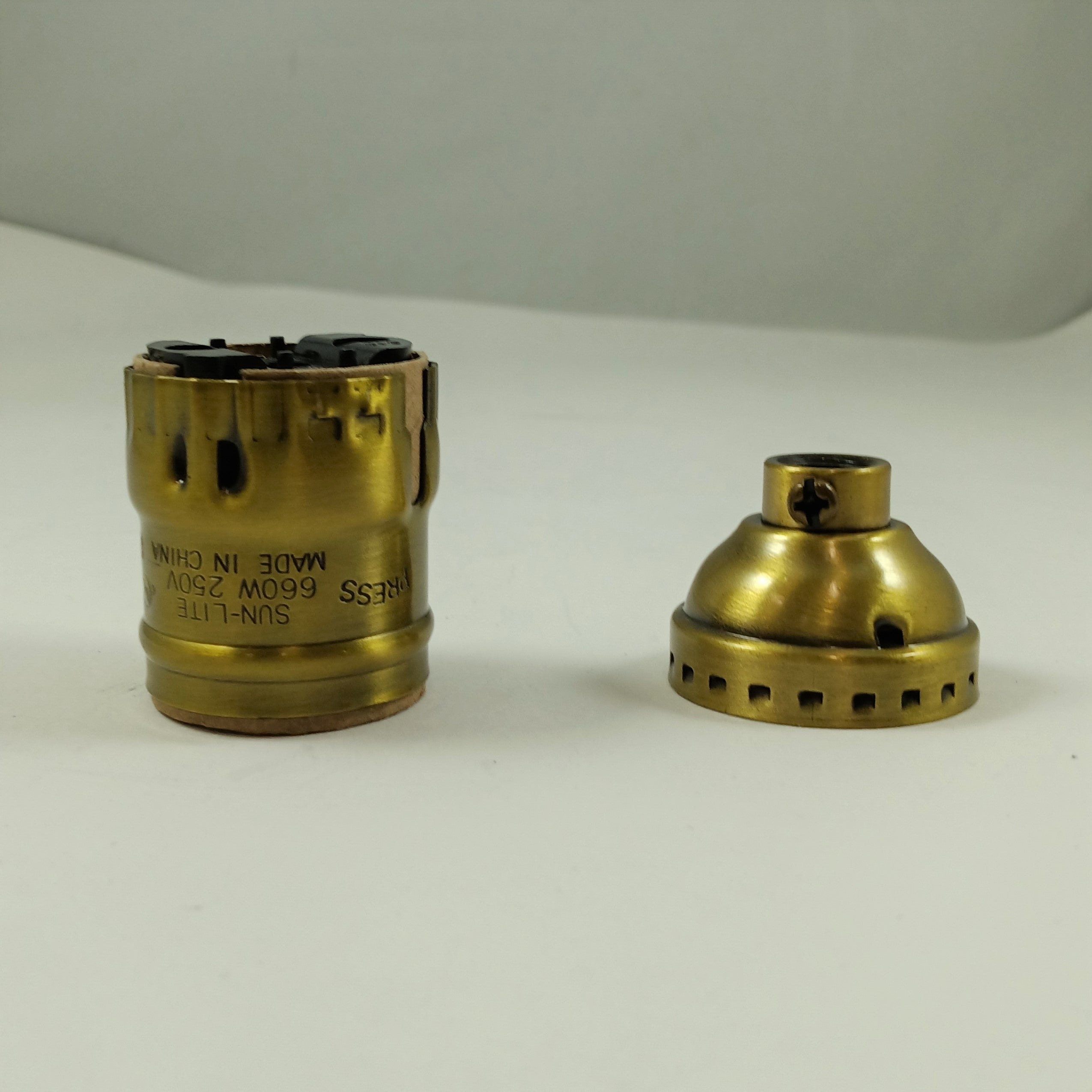 Short Keyless Socket With Set Screw - Antique Brass