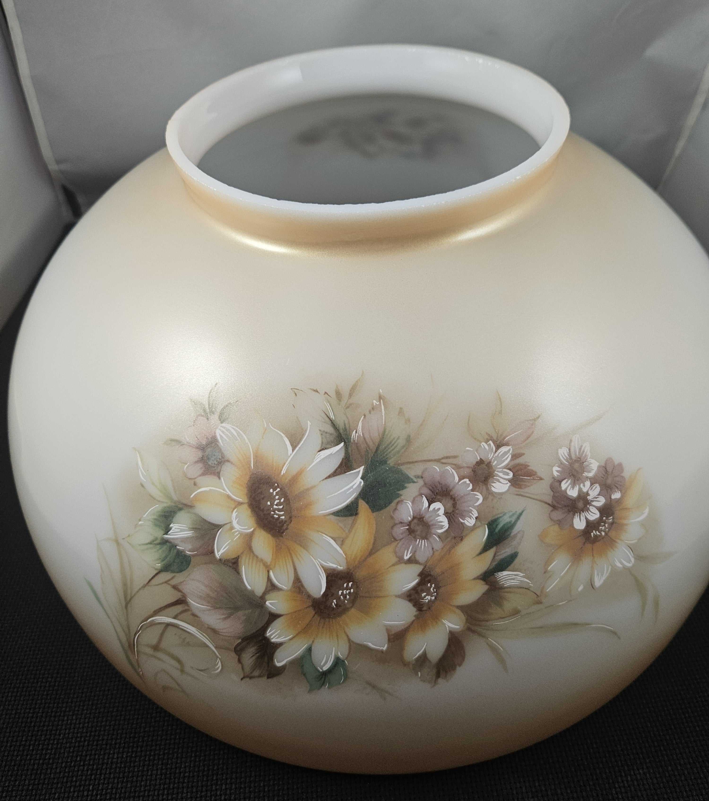 Antique Gold Tint Student Shade w/ Daisies & 14" Fitter