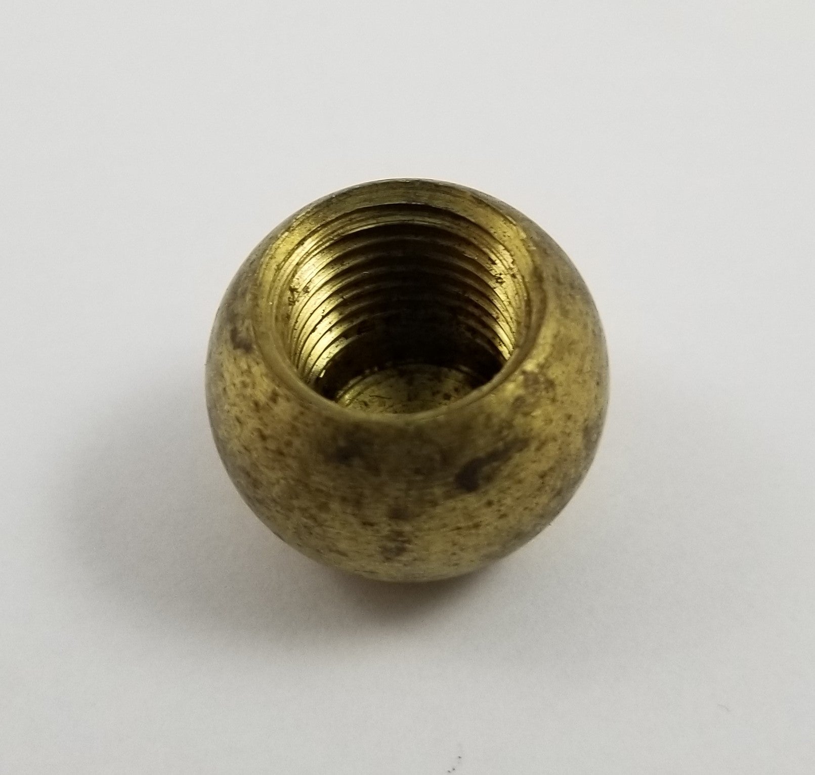 1/2" threaded brass ornamental ball in unfinished.
