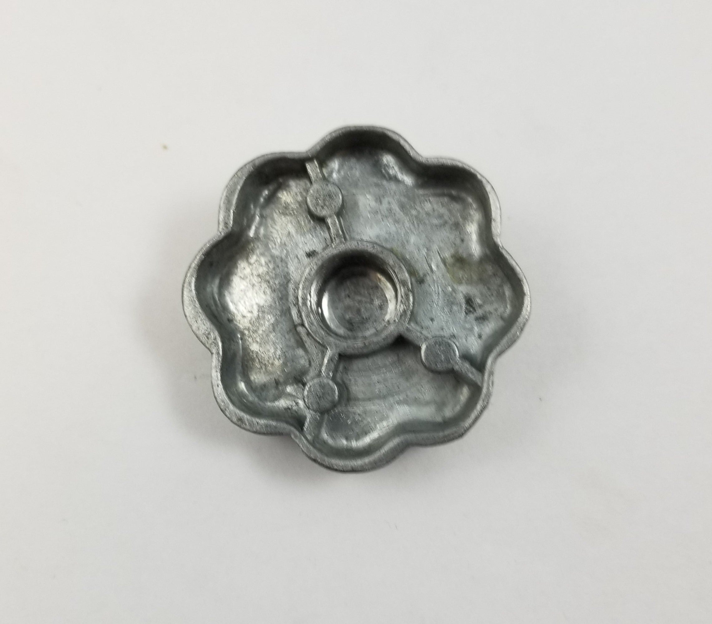 Pewter Floral Lock-Up Cap Tapped 1/8 IPS