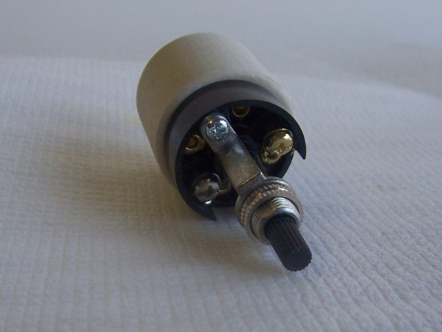 Non-Removable Turn Knob Porcelain/Bakelite Socket