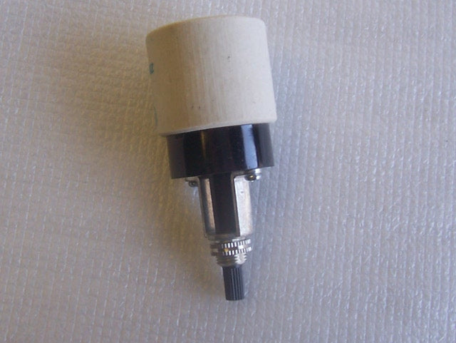Non-Removable Turn Knob Porcelain/Bakelite Socket