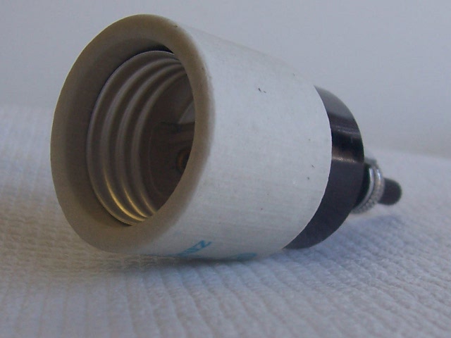 Non-Removable Turn Knob Porcelain/Bakelite Socket