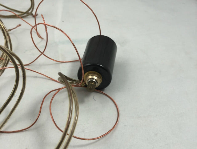 Turn Knob Socket With Ground Wire and 42" Leads