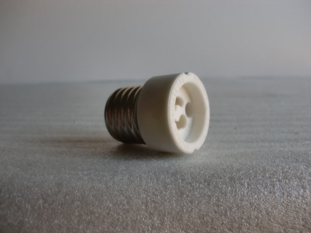 Porcelain Medium Base to GU10 Plug