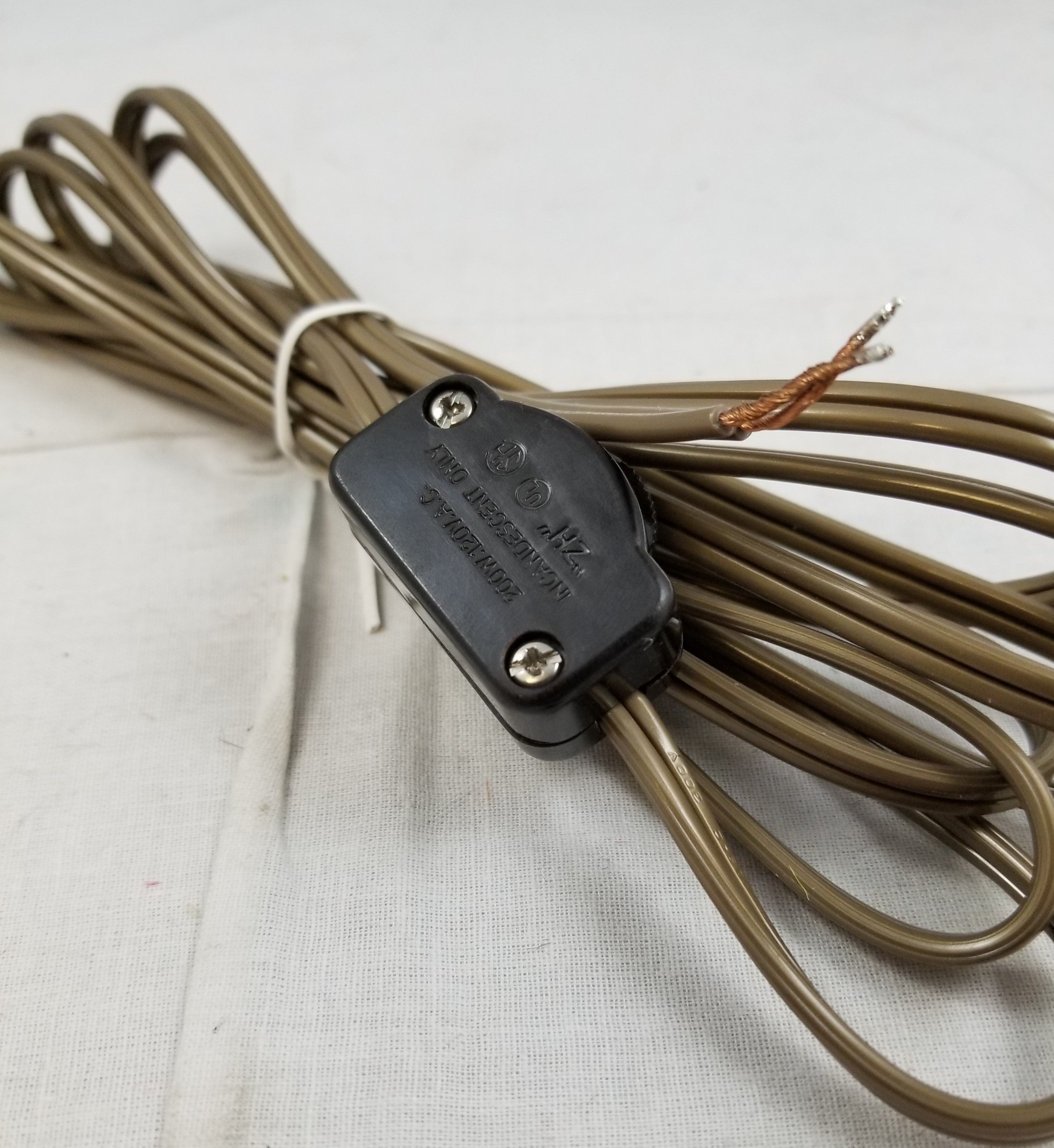 8ft. Plastic Cord Set - SPT-1 - Metallic Gold - w/ brown Hi-Low switch