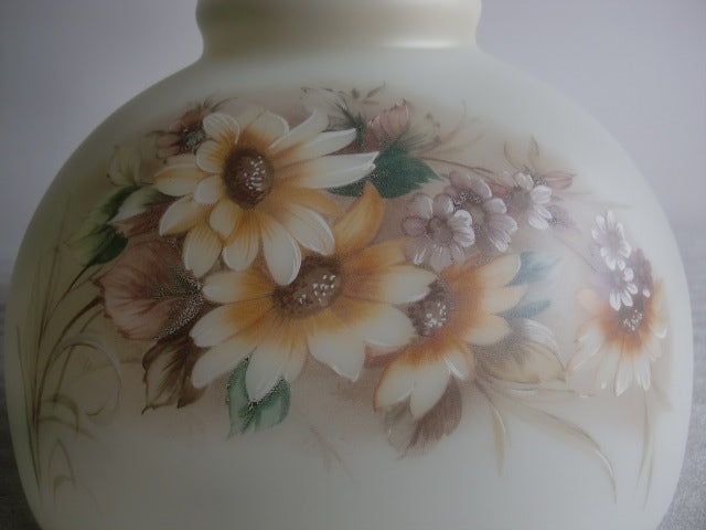 Champagne Dresden Student Shade with Daisies and a Crimp Top