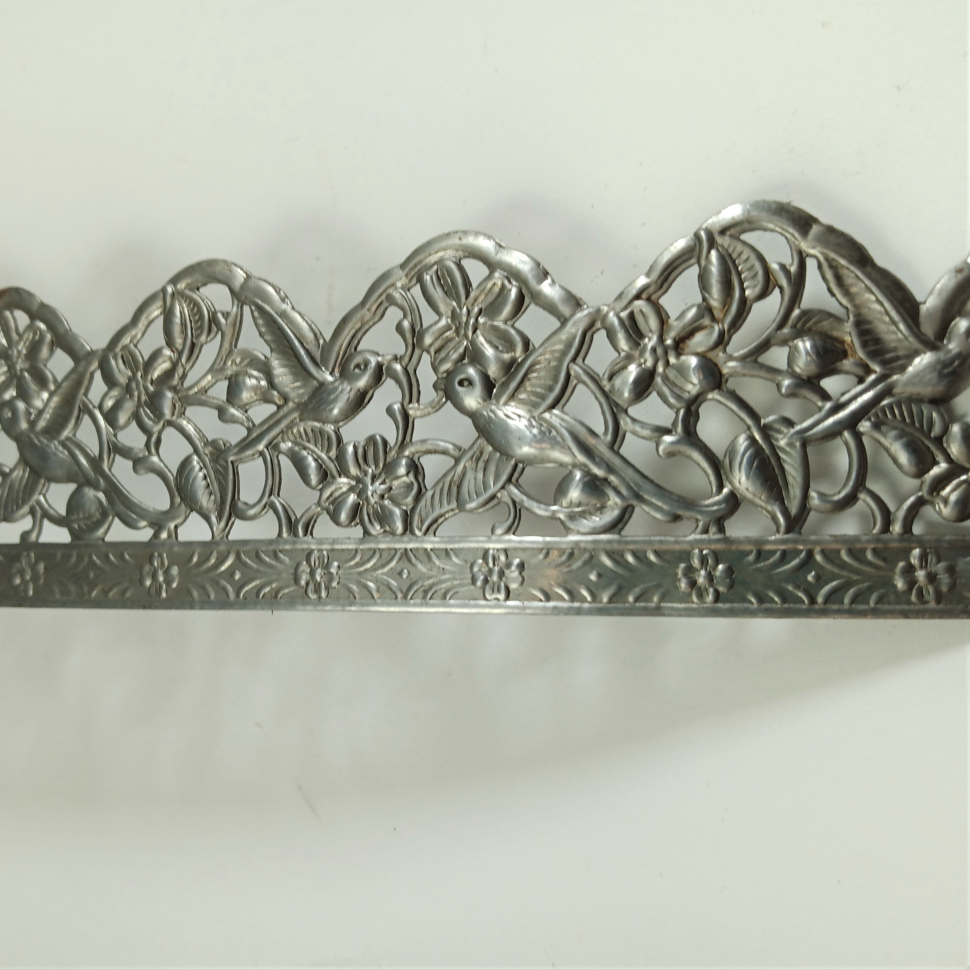 Decoratively Intricate Steel Banding in Open Design