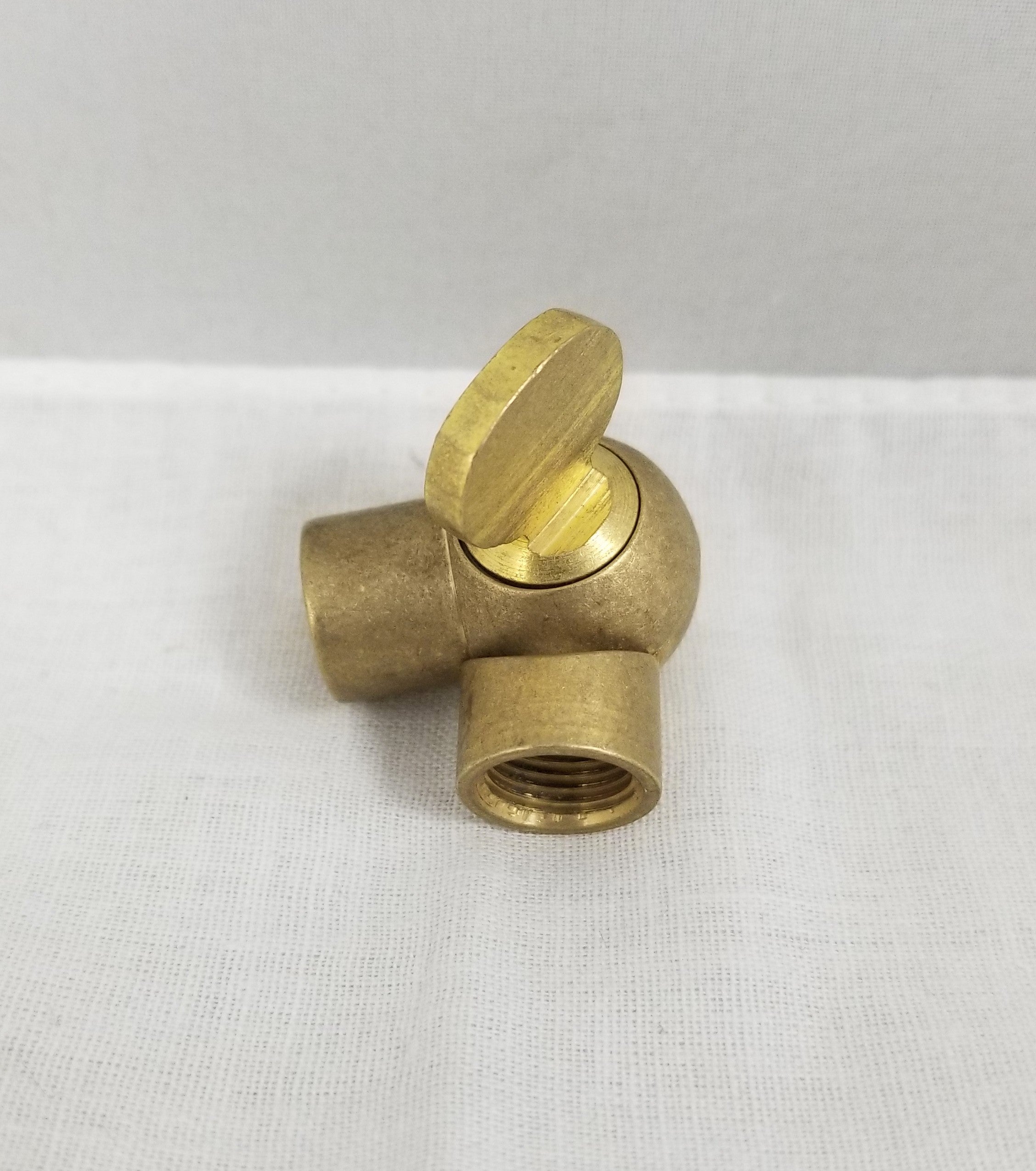 Brass Turned Friction Swivel w/ Knob- 1/8 IP x 1/8 IP