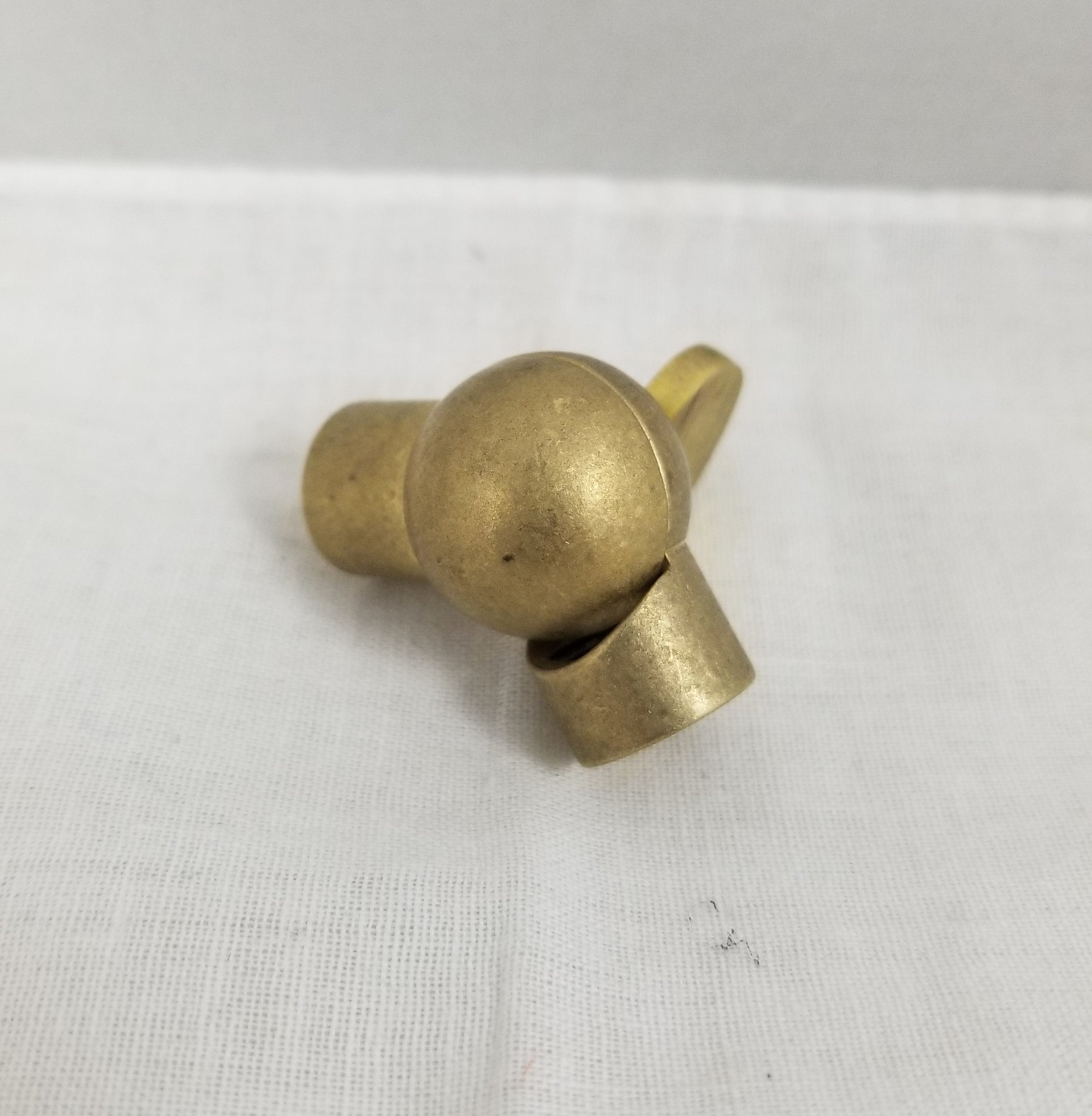 Brass Turned Friction Swivel w/ Knob- 1/8 IP x 1/8 IP