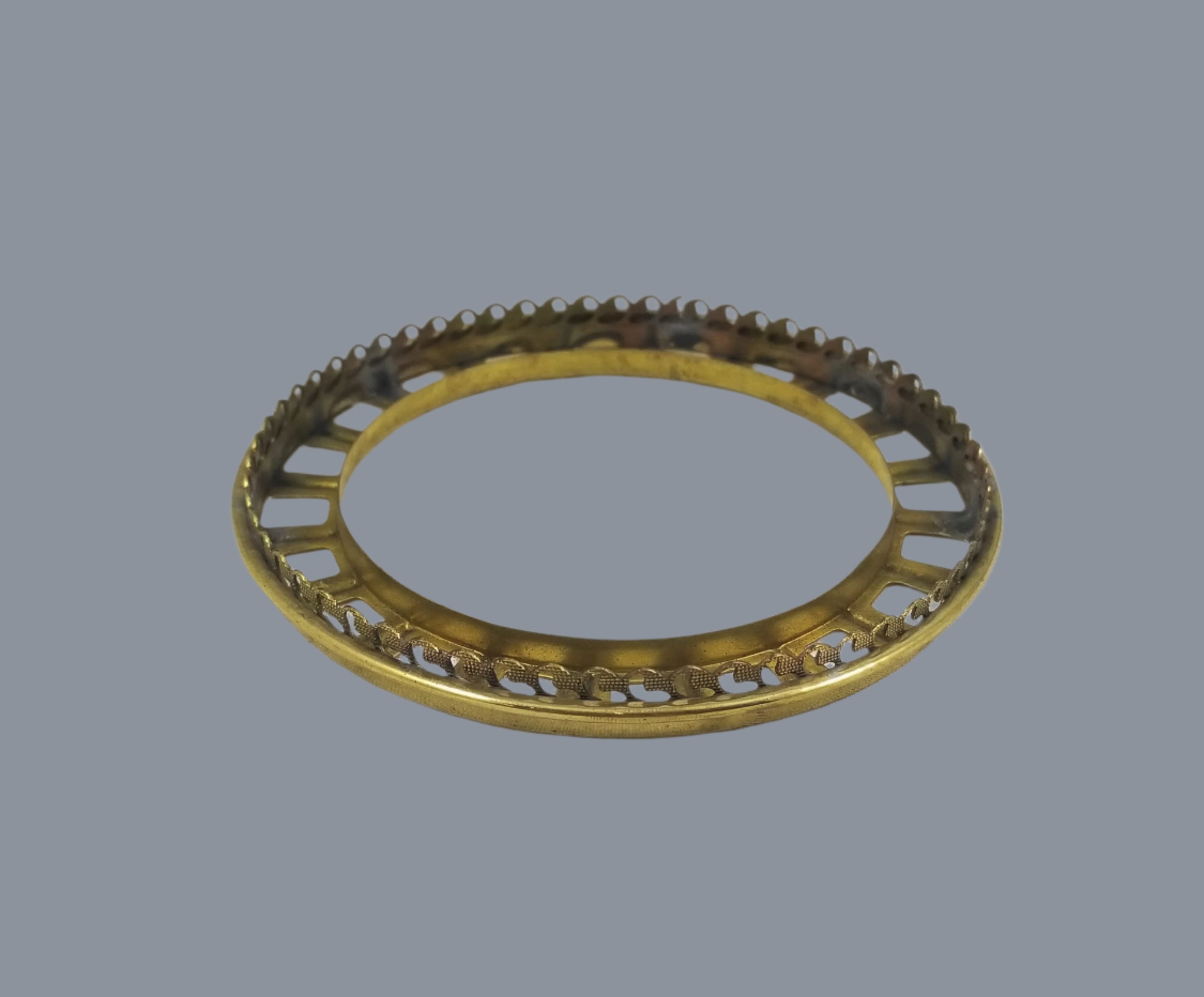 4" Brass Ball shade holder w/ Inside Diameter of 3-1/8"